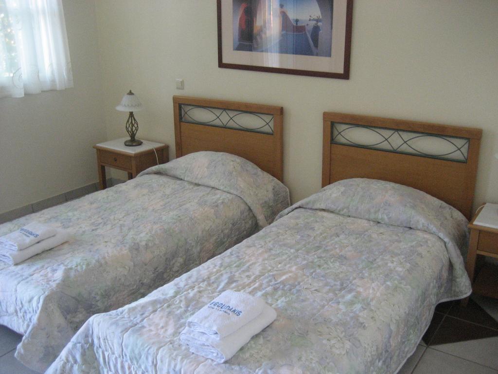 Kyveli Hotel Apartments Vrontádos Exteriör bild