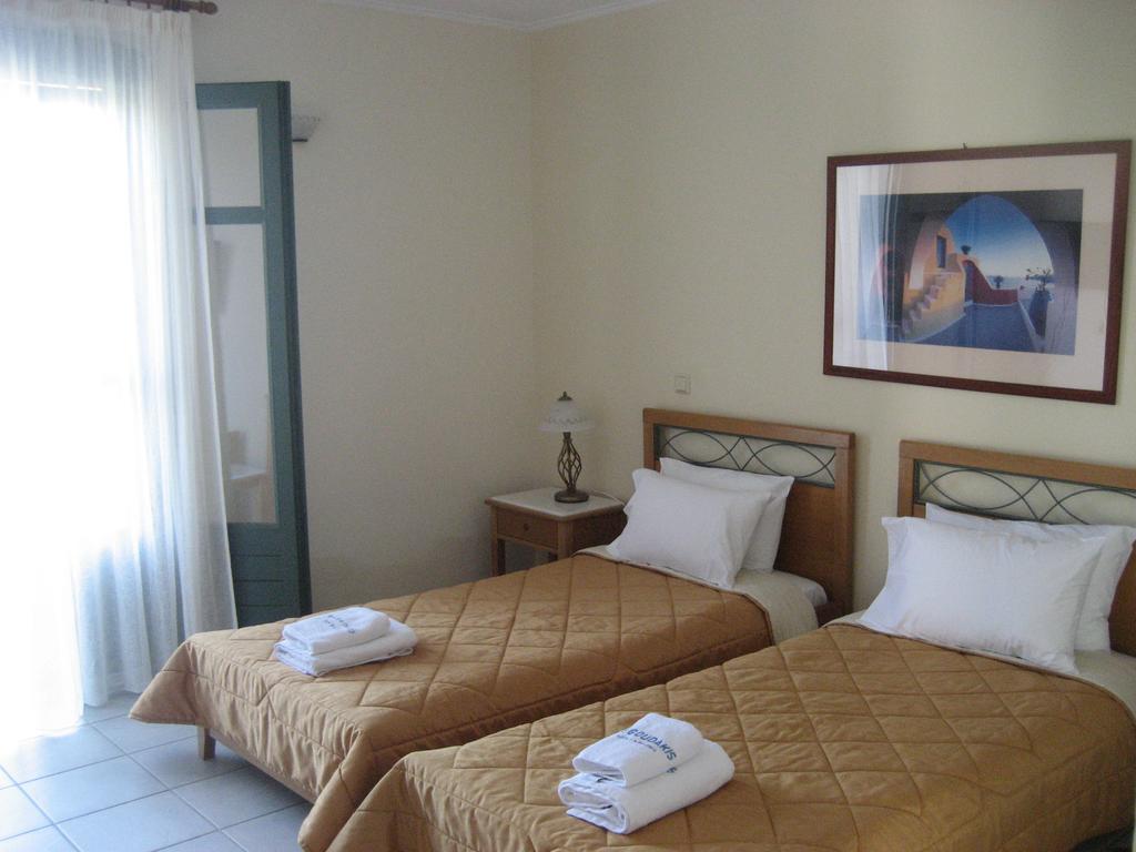 Kyveli Hotel Apartments Vrontádos Exteriör bild