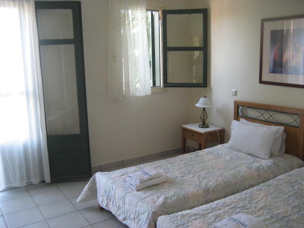 Kyveli Hotel Apartments Vrontádos Exteriör bild