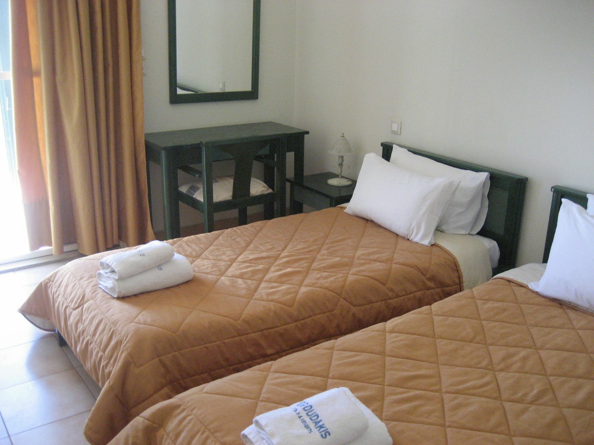 Kyveli Hotel Apartments Vrontádos Exteriör bild